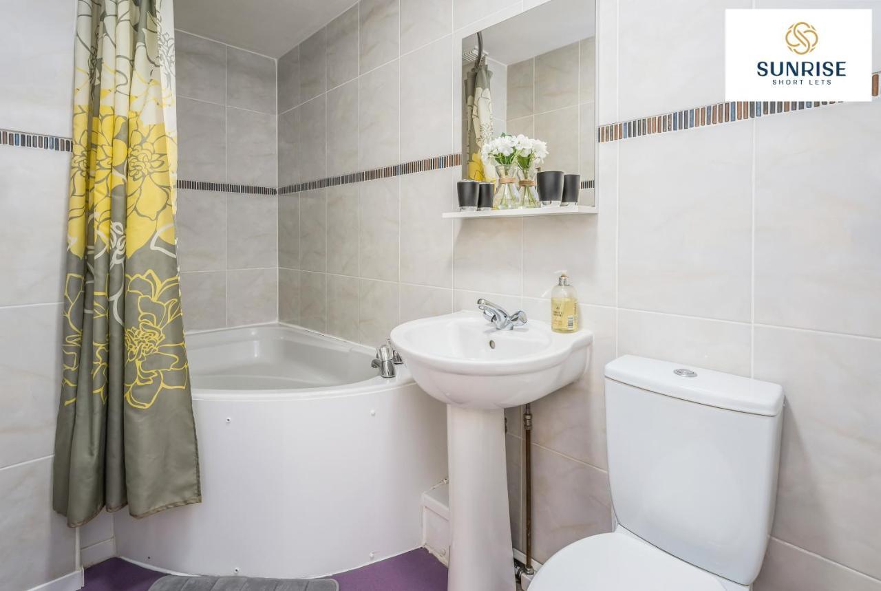 The Law, Has 4 Rooms With Tvs, 2 Bathrooms, Central, Free Parking, Fully Equipped, Contractor And Trades Favourite, 5 Mins To Centre - Long Stays, Invoice And Reduced Price Are Only Via Sunrise Short Lets Dundee Kültér fotó