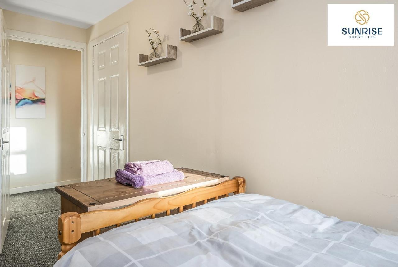 The Law, Has 4 Rooms With Tvs, 2 Bathrooms, Central, Free Parking, Fully Equipped, Contractor And Trades Favourite, 5 Mins To Centre - Long Stays, Invoice And Reduced Price Are Only Via Sunrise Short Lets Dundee Kültér fotó