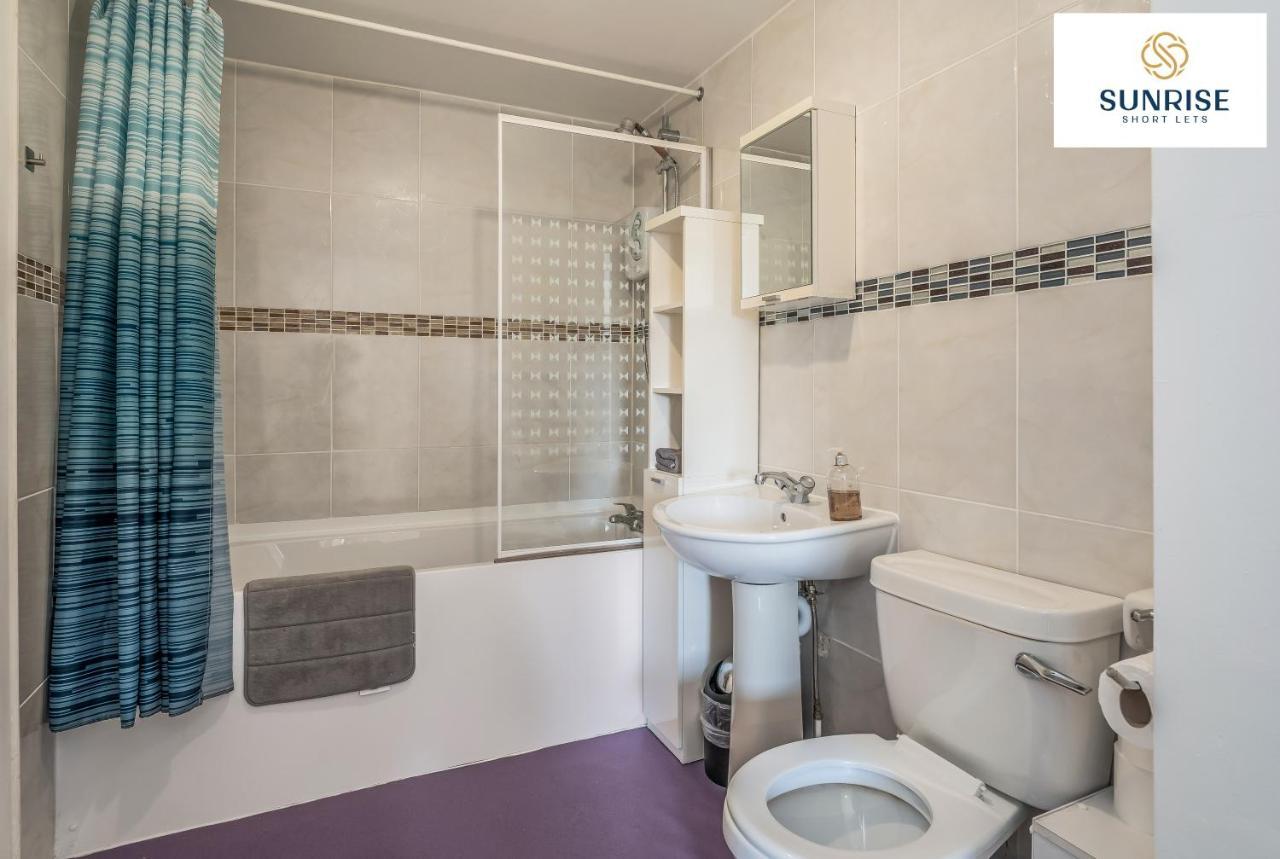 The Law, Has 4 Rooms With Tvs, 2 Bathrooms, Central, Free Parking, Fully Equipped, Contractor And Trades Favourite, 5 Mins To Centre - Long Stays, Invoice And Reduced Price Are Only Via Sunrise Short Lets Dundee Kültér fotó
