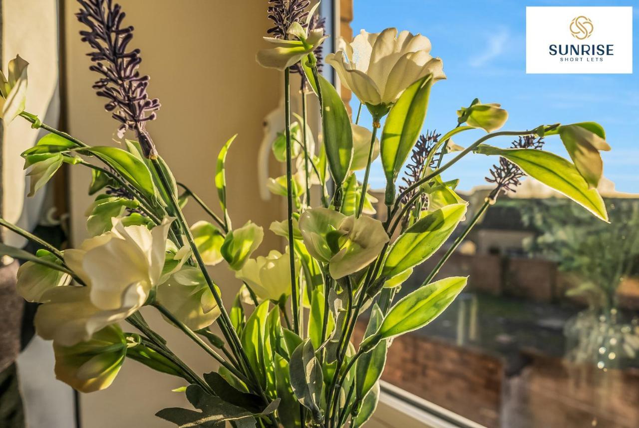 The Law, Has 4 Rooms With Tvs, 2 Bathrooms, Central, Free Parking, Fully Equipped, Contractor And Trades Favourite, 5 Mins To Centre - Long Stays, Invoice And Reduced Price Are Only Via Sunrise Short Lets Dundee Kültér fotó
