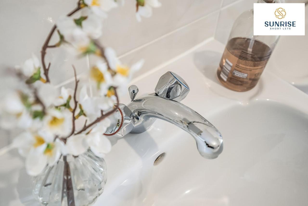 The Law, Has 4 Rooms With Tvs, 2 Bathrooms, Central, Free Parking, Fully Equipped, Contractor And Trades Favourite, 5 Mins To Centre - Long Stays, Invoice And Reduced Price Are Only Via Sunrise Short Lets Dundee Kültér fotó
