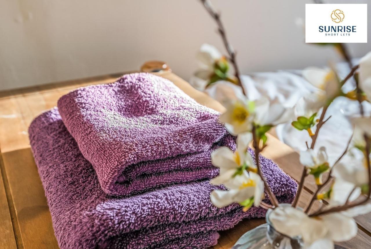 The Law, Has 4 Rooms With Tvs, 2 Bathrooms, Central, Free Parking, Fully Equipped, Contractor And Trades Favourite, 5 Mins To Centre - Long Stays, Invoice And Reduced Price Are Only Via Sunrise Short Lets Dundee Kültér fotó