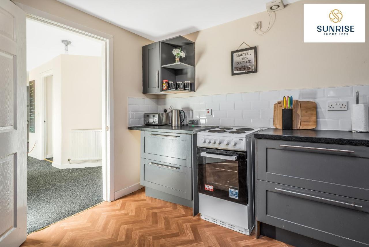 The Law, Has 4 Rooms With Tvs, 2 Bathrooms, Central, Free Parking, Fully Equipped, Contractor And Trades Favourite, 5 Mins To Centre - Long Stays, Invoice And Reduced Price Are Only Via Sunrise Short Lets Dundee Kültér fotó