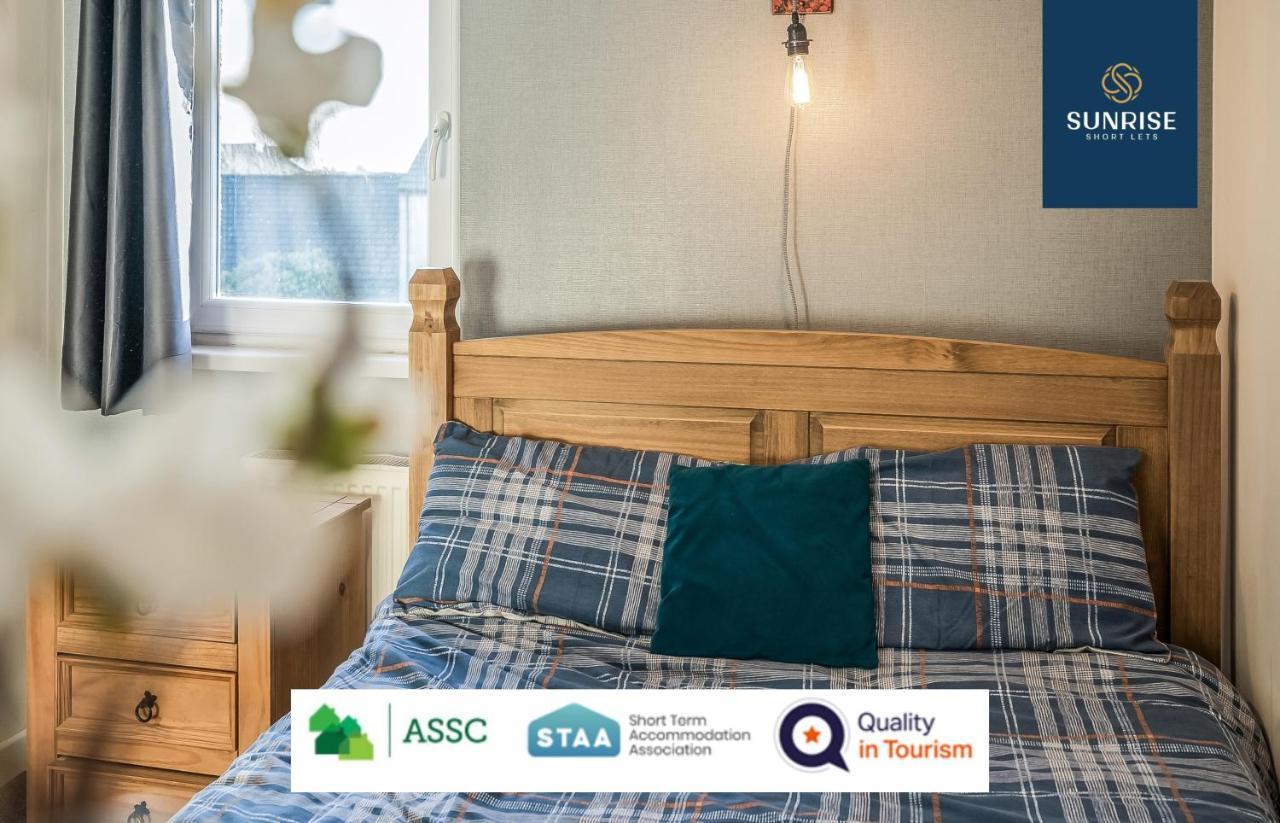 The Law, Has 4 Rooms With Tvs, 2 Bathrooms, Central, Free Parking, Fully Equipped, Contractor And Trades Favourite, 5 Mins To Centre - Long Stays, Invoice And Reduced Price Are Only Via Sunrise Short Lets Dundee Kültér fotó